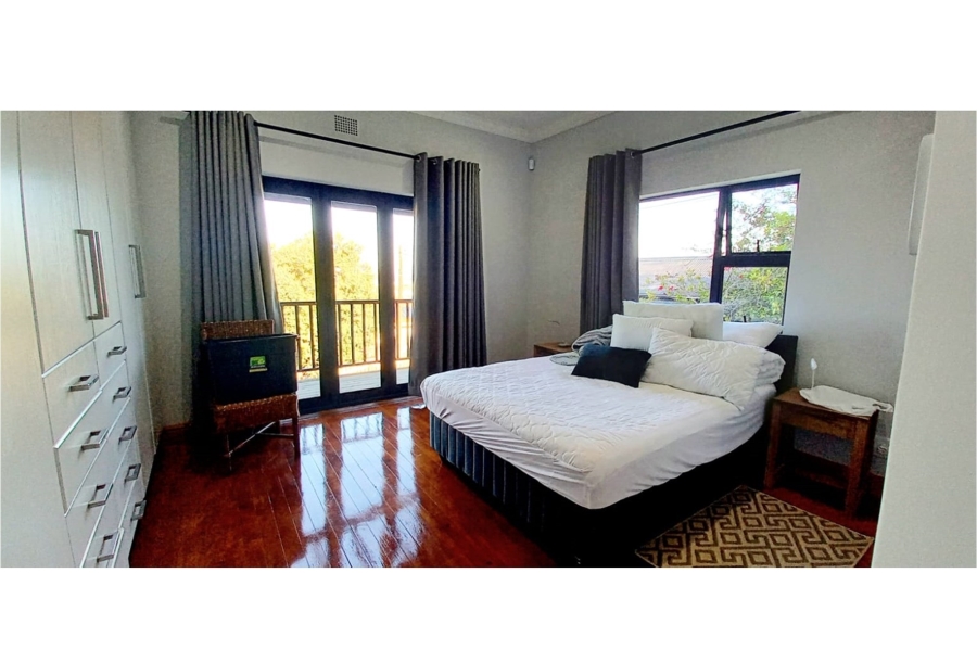 To Let 4 Bedroom Property for Rent in Westhill Western Cape